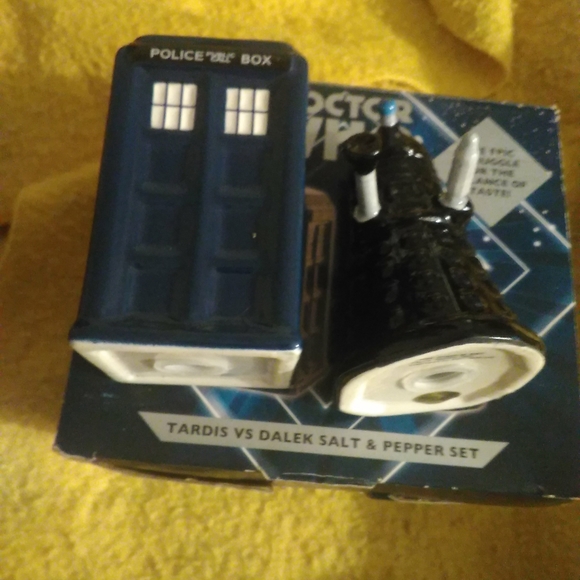 Dr. Who s&p shakers - Picture 1 of 6